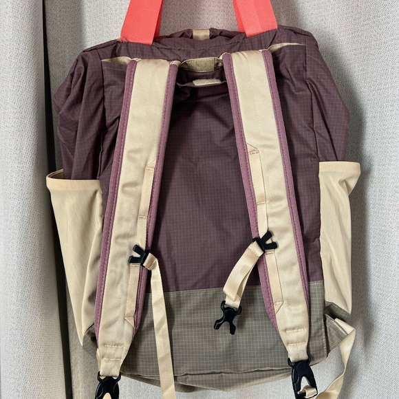 Patagonia like new ultra light weight backpack/tote - Picture 3 of 6